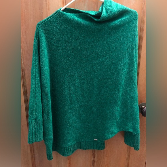 Oversized green sweater for everyday.  (Size US : S) - Picture 3 of 5